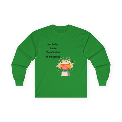 T-Shirt Unisex Long Sleeve Tee with Funny Bee Design Casual Wear Gift for Her Birthday, Summer Outfit Humorous Shirt