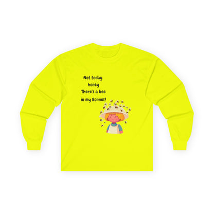 T-Shirt Unisex Long Sleeve Tee with Funny Bee Design Casual Wear Gift for Her Birthday, Summer Outfit Humorous Shirt