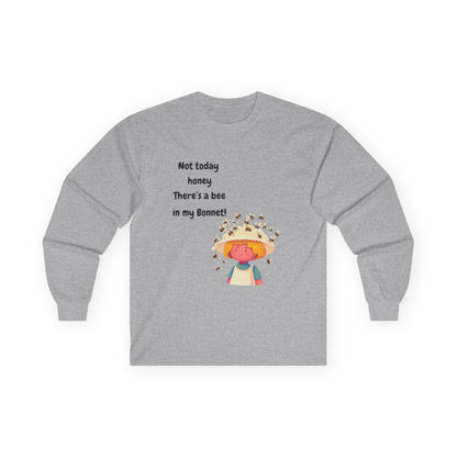T-Shirt Unisex Long Sleeve Tee with Funny Bee Design Casual Wear Gift for Her Birthday, Summer Outfit Humorous Shirt
