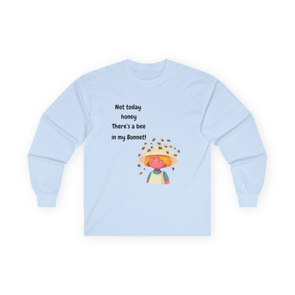T-Shirt Unisex Long Sleeve Tee with Funny Bee Design Casual Wear Gift for Her Birthday, Summer Outfit Humorous Shirt