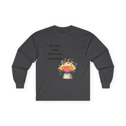 T-Shirt Unisex Long Sleeve Tee with Funny Bee Design Casual Wear Gift for Her Birthday, Summer Outfit Humorous Shirt
