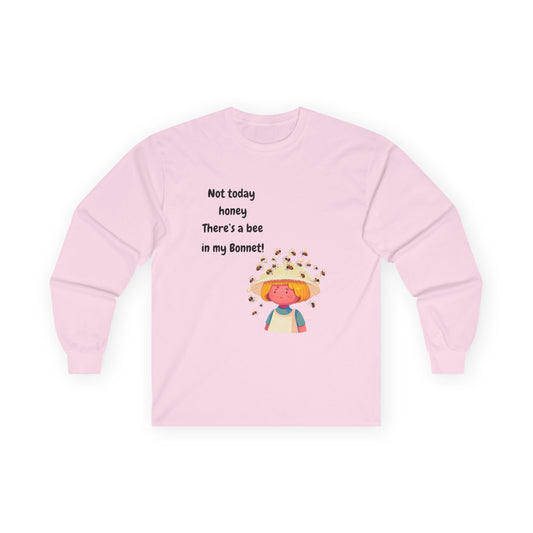 T-Shirt Unisex Long Sleeve Tee with Funny Bee Design Casual Wear Gift for Her Birthday, Summer Outfit Humorous Shirt