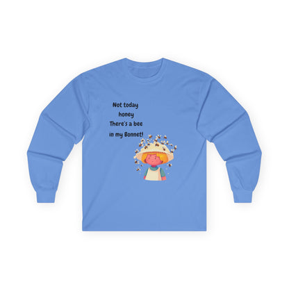 T-Shirt Unisex Long Sleeve Tee with Funny Bee Design Casual Wear Gift for Her Birthday, Summer Outfit Humorous Shirt