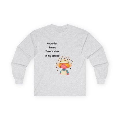 T-Shirt Unisex Long Sleeve Tee with Funny Bee Design Casual Wear Gift for Her Birthday, Summer Outfit Humorous Shirt