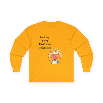 T-Shirt Unisex Long Sleeve Tee with Funny Bee Design Casual Wear Gift for Her Birthday, Summer Outfit Humorous Shirt